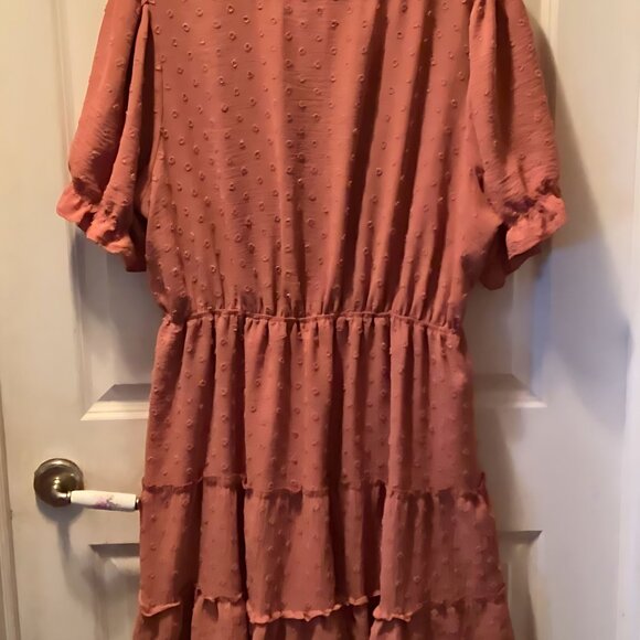 Textured, tiered dress - Picture 2 of 3